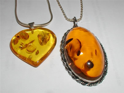 Amber_pendants_Photographed by Adrian Pingstone in February 2003 and released to the public domain